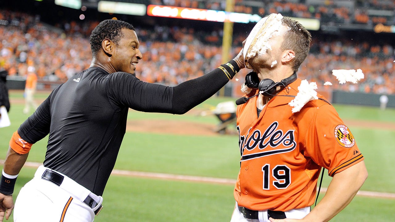 Davis gives Orioles two straight wins on walk-off homers